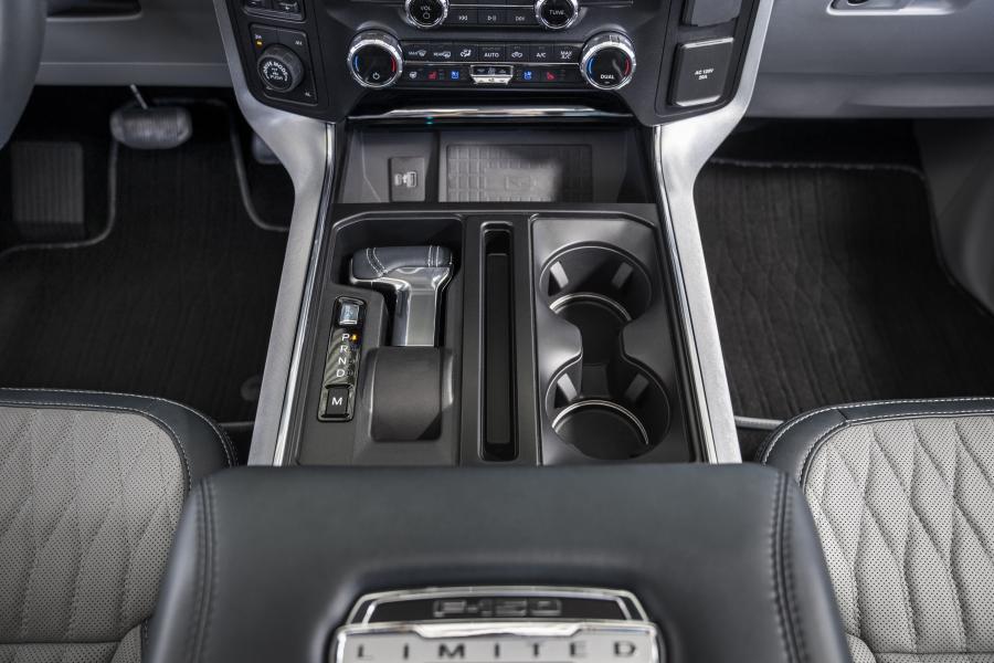 Детали интерьера Ford F-150 Limited SuperCrew 2020 года  (фото 10 из 20)